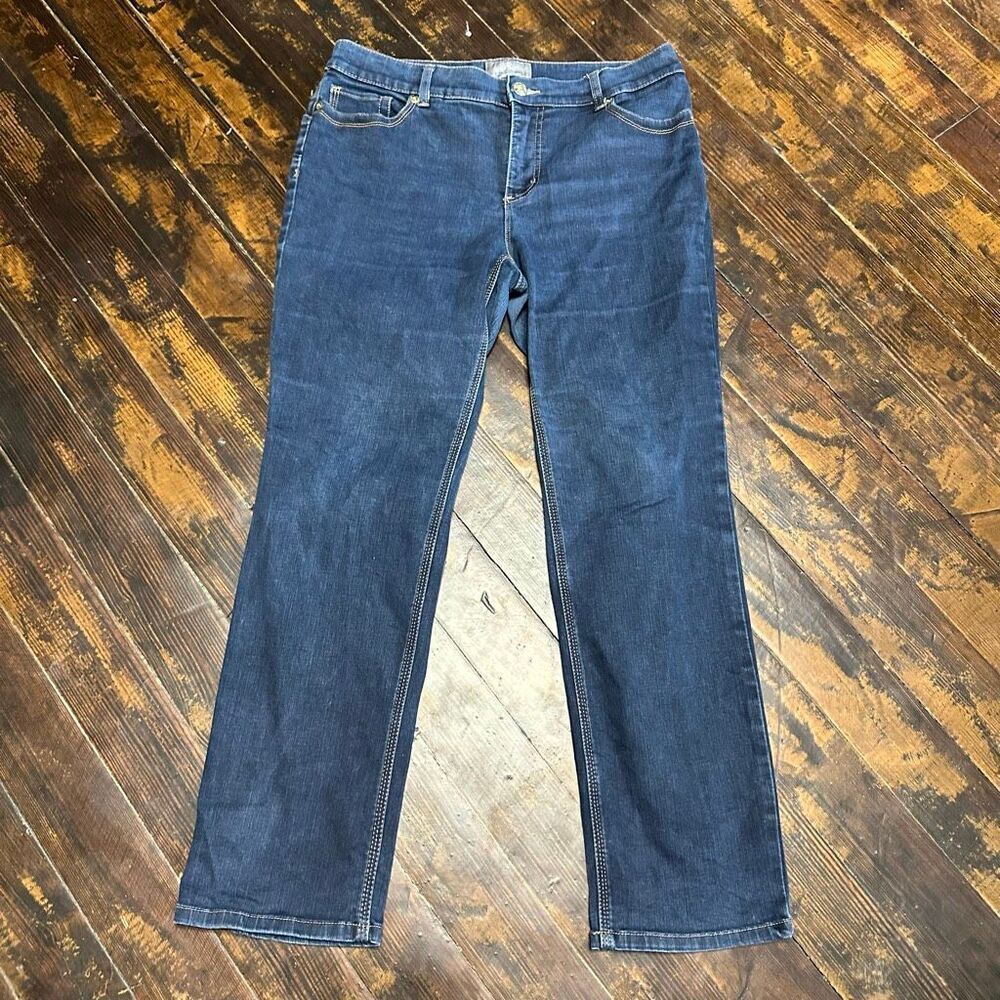 Chico’s distressed straight leg minimalist classic 1.5 short jeans